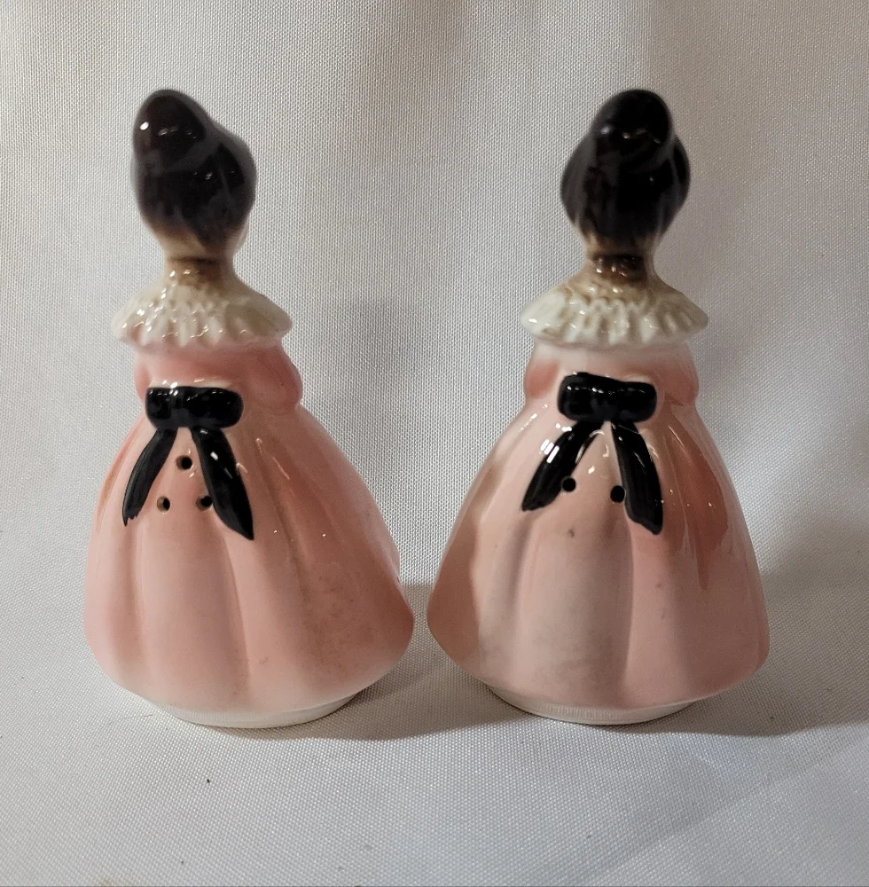 Praying Girl Sakt & Pepper Shakers- Pink and White 1950's (108) - Picture 2 of 3